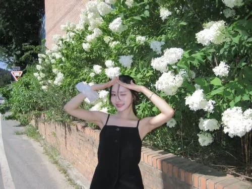 "쇄골 툭 파인 반묶음 여신"…'박성광♥' 이솔이, 블랙 원피스 입고 '청순 폭발'