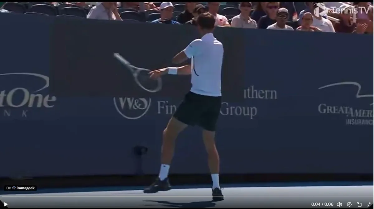 Medvedev tem ataque de fúria, joga raquete na parede e é eliminado em Cincinatti