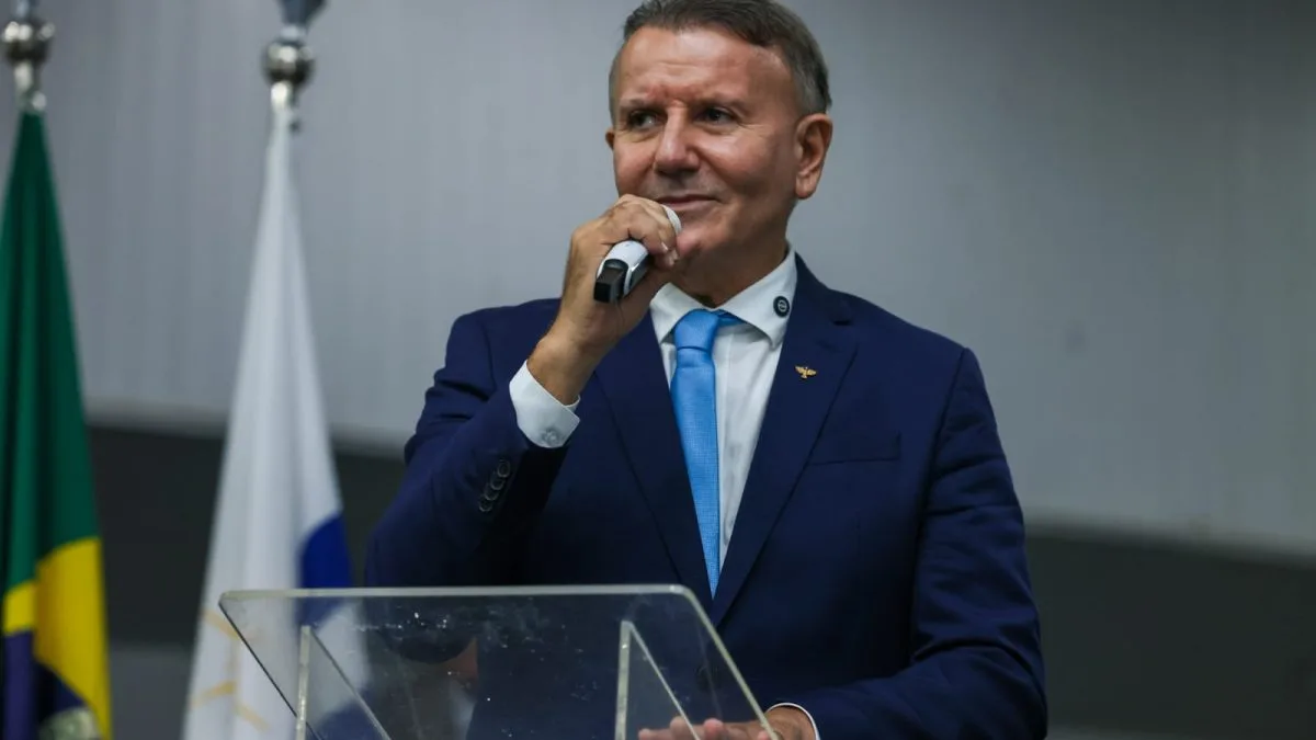 Com irmão na briga pelo governo do Tocantins, prefeito de Palmas proíbe propaganda eleitoral em rotatórias