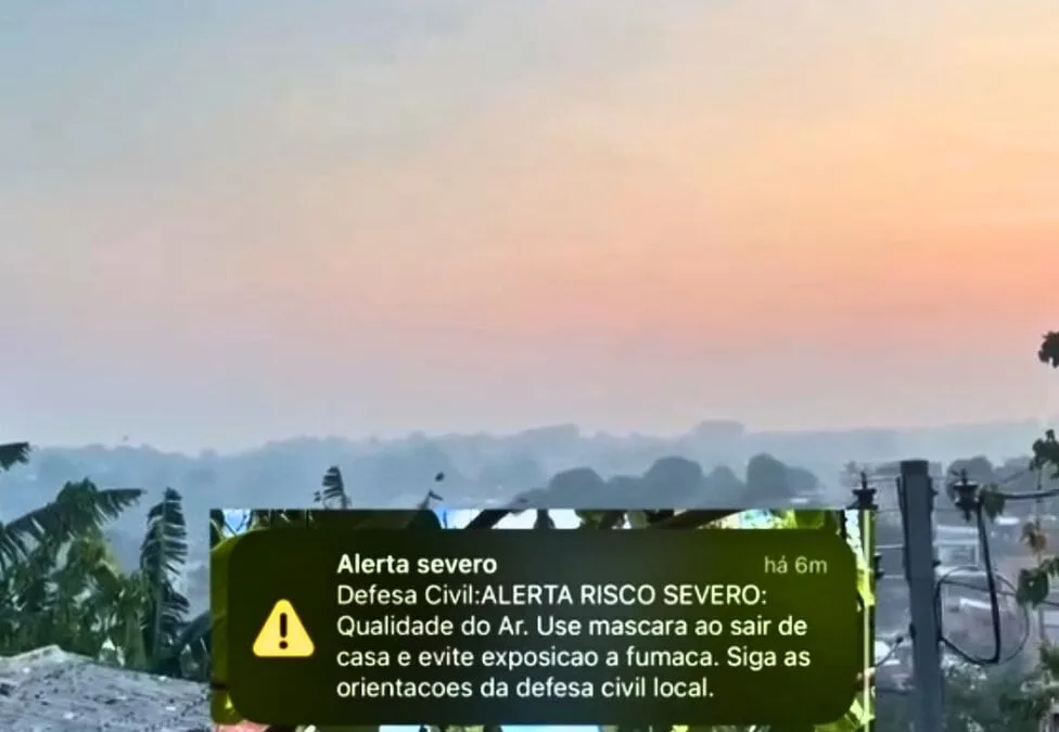 Manaus amanhece encoberta por fumaça e recebe alerta severo sobre qualidade do ar
