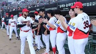 Harold Castro deslumbra en Corea y recibe un premio que ilusiona a los Leones del Caracas