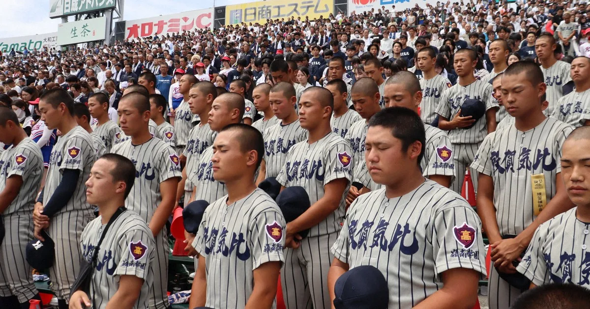 終戦81年、夏の甲子園でも黙とう 試合中の正午にサイレン