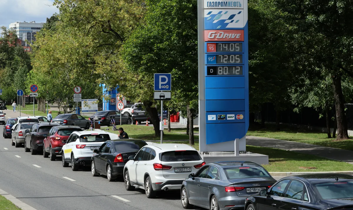 La ofensiva ucraniana agrava la escasez de combustible en Rusia: las reservas alcanzan solo a un tercio de las gasolineras