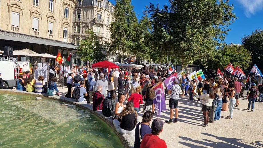 Valence : environ 200 personnes mobilisées contre la proposition de loi sur la légitime défense des forces de l’ordre