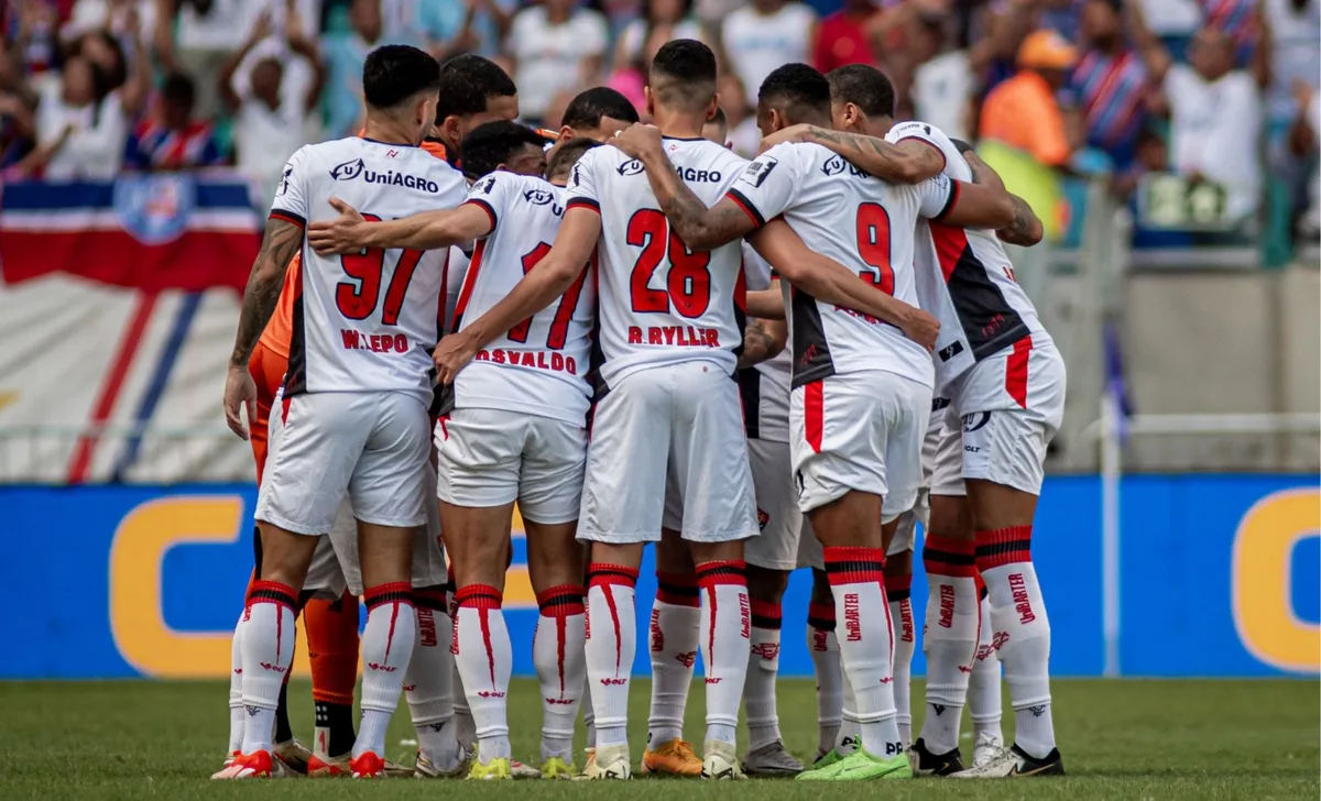 Volante rescinde contrato com o Vitória e deixa o clube de graça