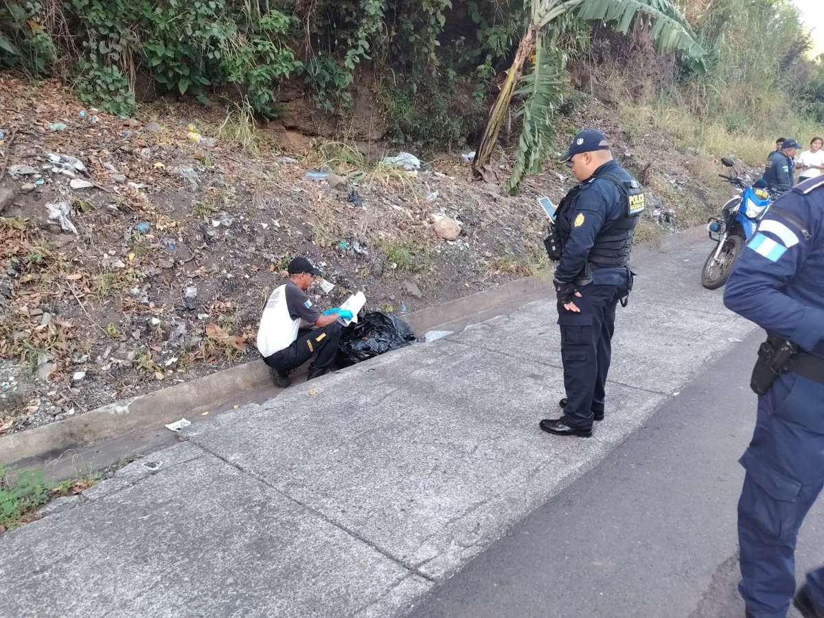 Guatemala: Hallan cadáver en bolsas plásticas en la ruta Palín-Escuintla con una nota que alude a extorsiones contra empresas y un supermercado
