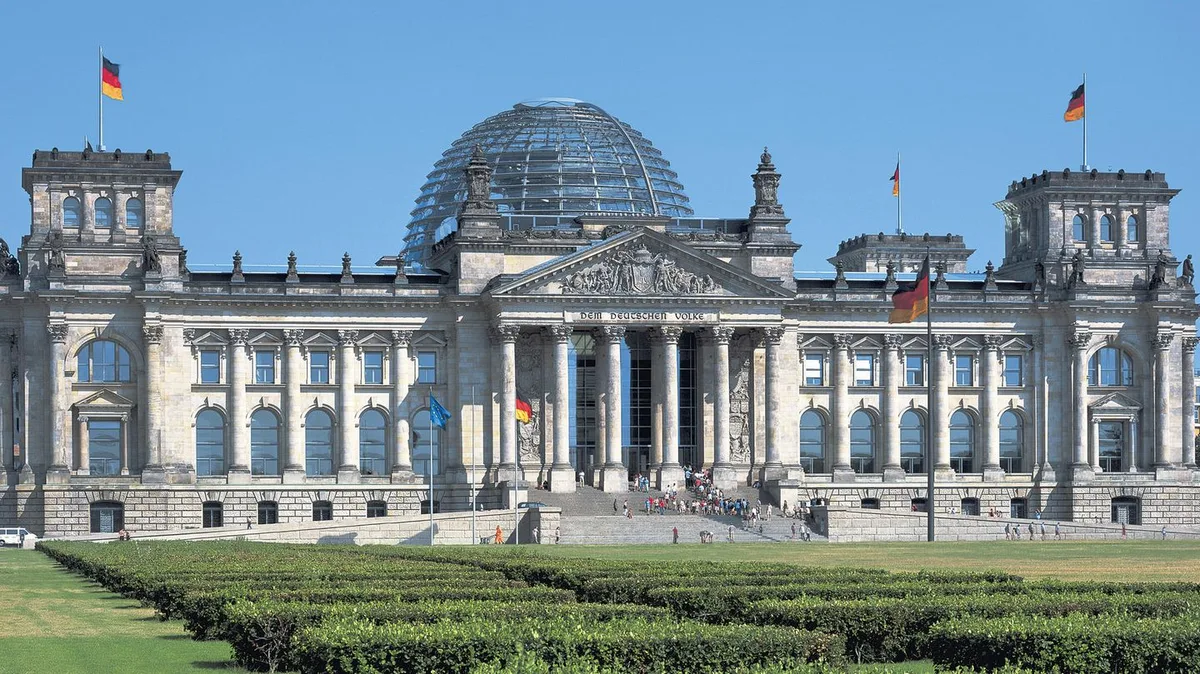 Apple Park und Reichstag: Die beeindruckenden Bauten von Star-Architekt Norman Foster