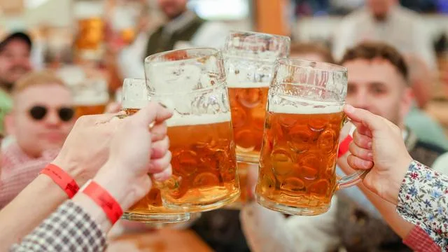 Cannstatter «Herbstwasen": Volksfest in Startlöchern: So entwickelt sich der Bierpreis
