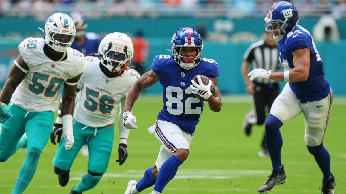 Giants receiver Calvin Austin carted off after getting injured at training camp