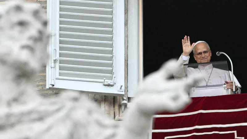 "J'ai vraiment ressenti votre soutien": lors de sa première apparition publique depuis son opération, le pape annonce qu'il reprendra ses activités "progressivement"