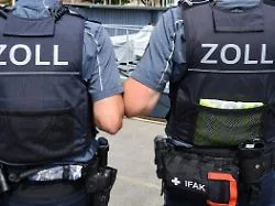 "Bargeld gegen Buchgeld": Riesen-Razzia gegen Steuerbetrugsystem