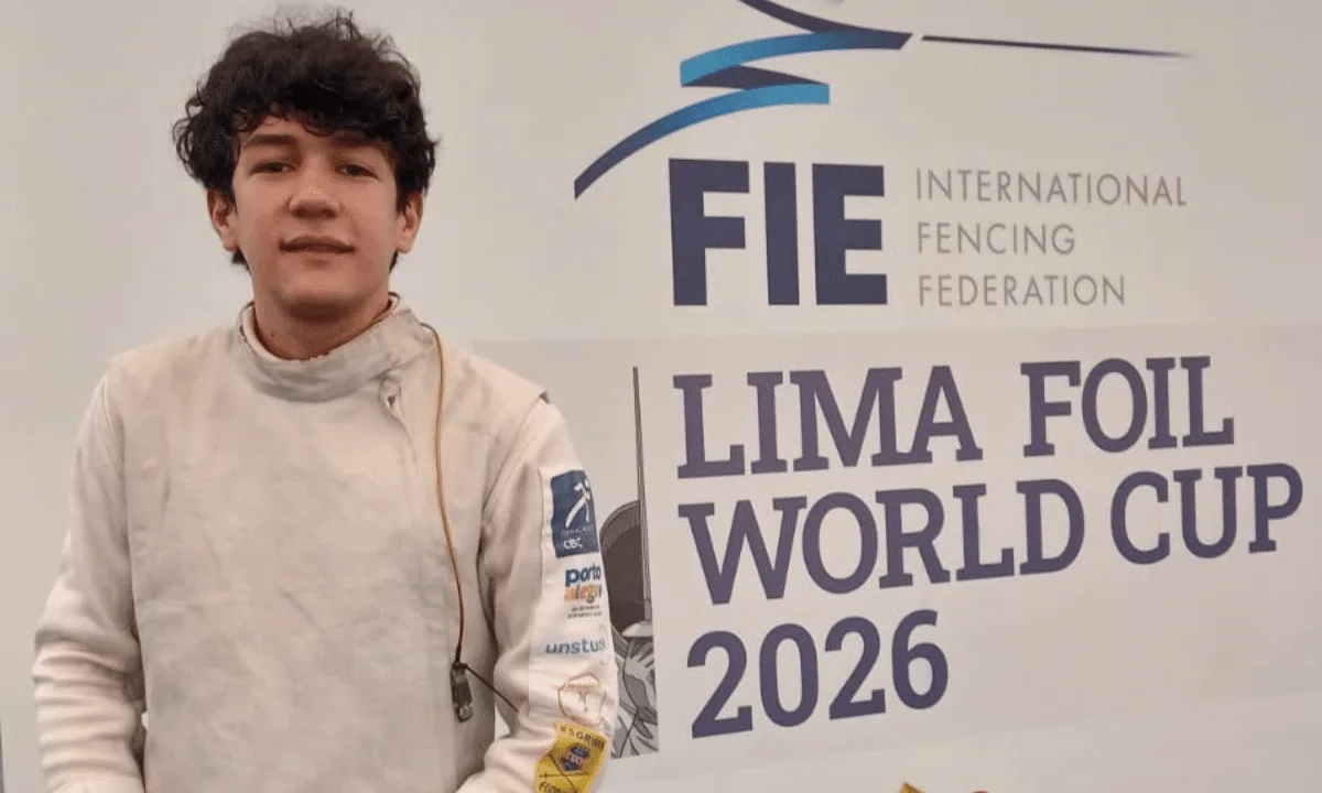 Antonio Teixeira é campeão da Copa do Mundo Cadete de florete em Lima