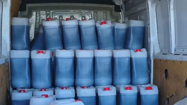 Dupla na vegetação, barco fugiu: GNR apreende 6.700 litros de gasolina