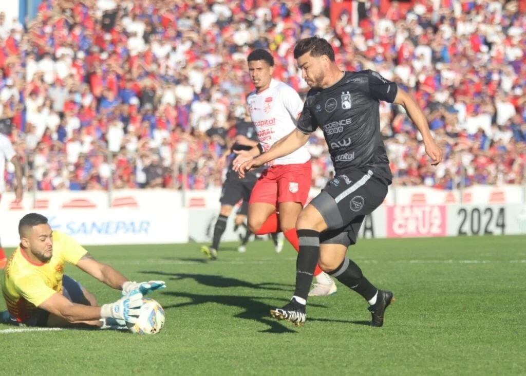Paraná Clube ‘repatria’ artilheiro do último título