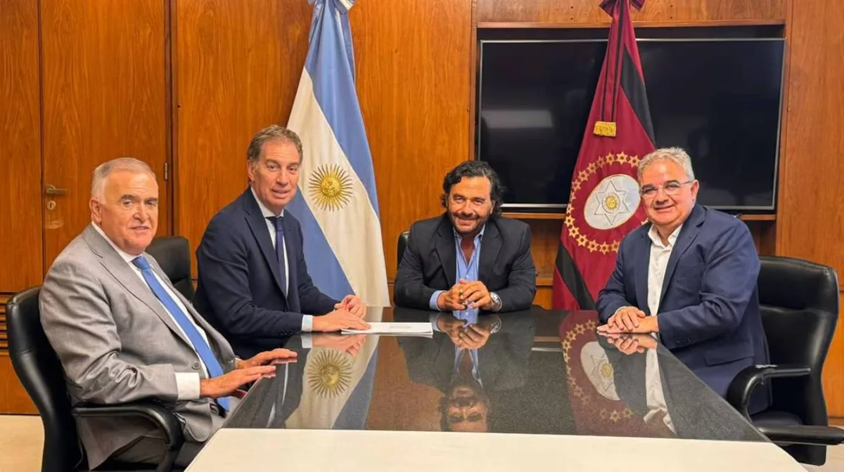 El ministro de Defensa buscó bajar la tensión con el Reino Unido: “El reclamo por Malvinas es por vía diplomática y pacífica”