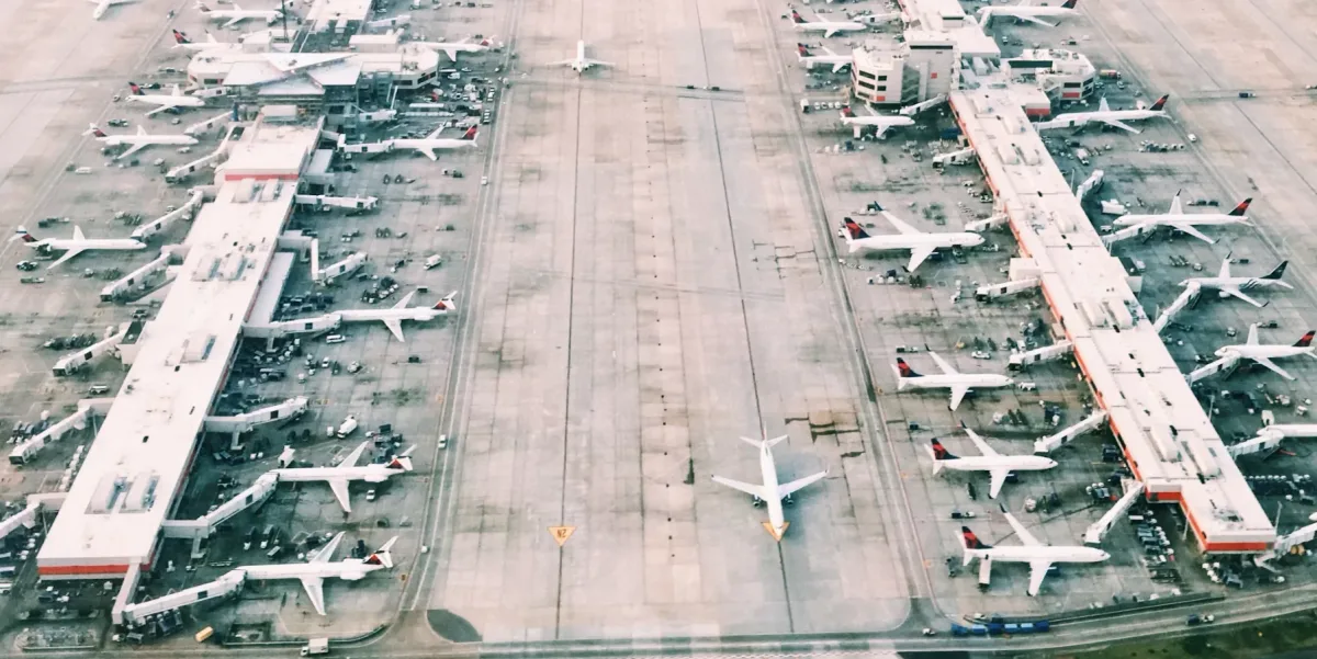 Entenda como o corte de um único cabo de fibra óptica parou aeroportos nos EUA