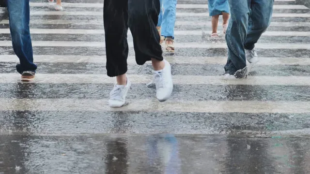"Mais outono que verão". 14 distritos sob aviso devido à chuva e trovoada