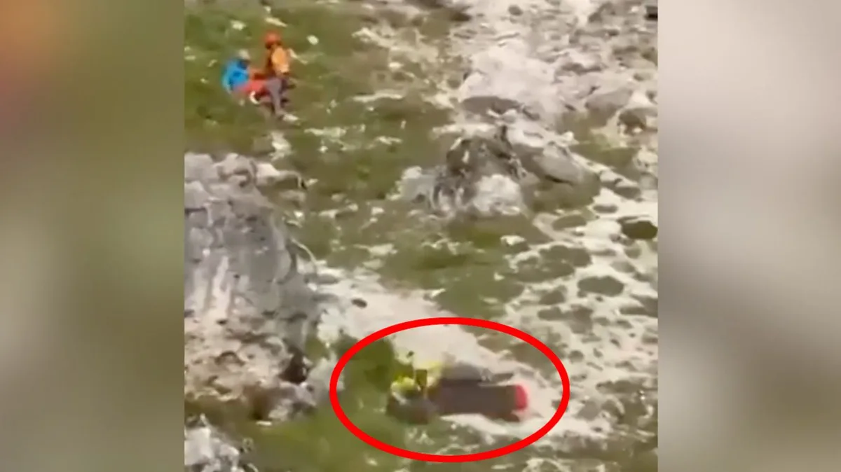 Drama in den Dolomiten: Ärztin stürzt mit verletzter Bergsteigerin Felswand hinunter
