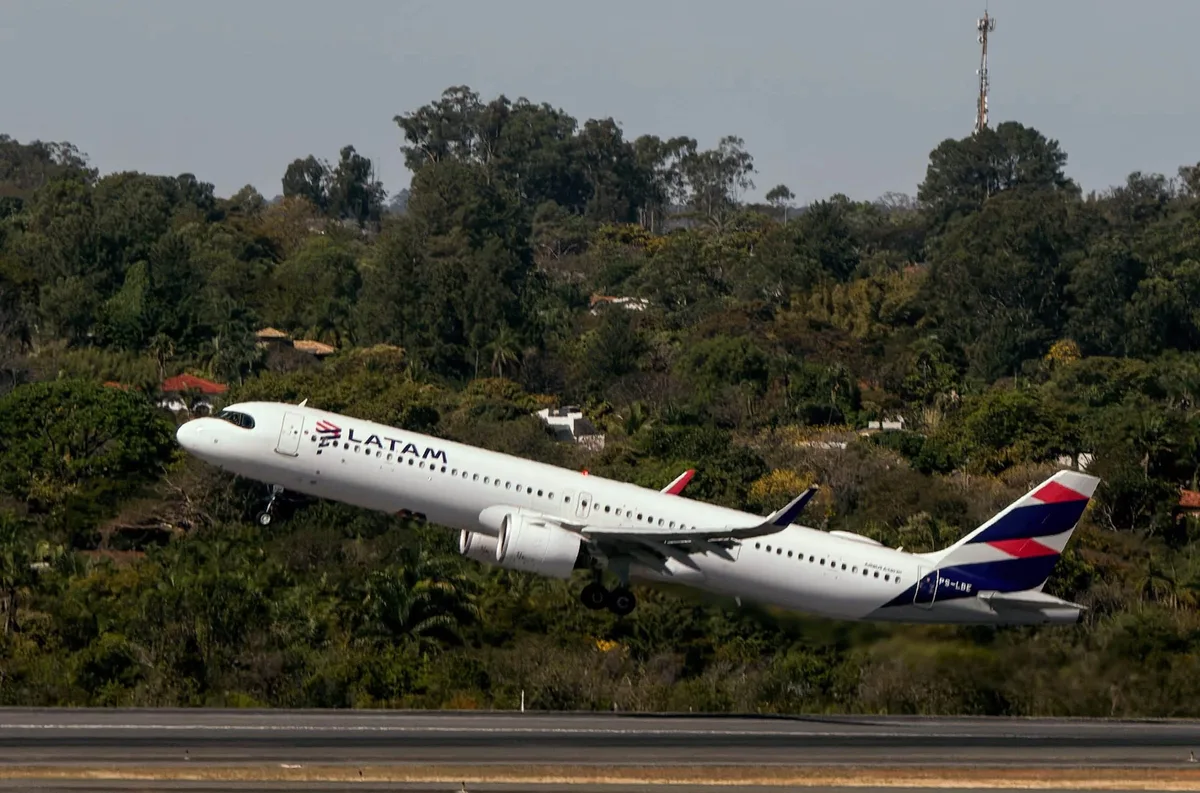 Passageiros de voos domésticos podem ser multados em até R$ 17,5 mil a partir desta segunda
