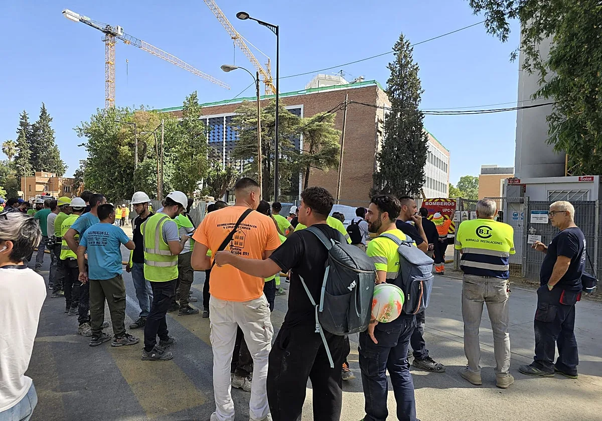 Un trabajador en el hotel de Altadis en Los Remedios: «Estaba en la séptima planta, he tragado mucho humo»