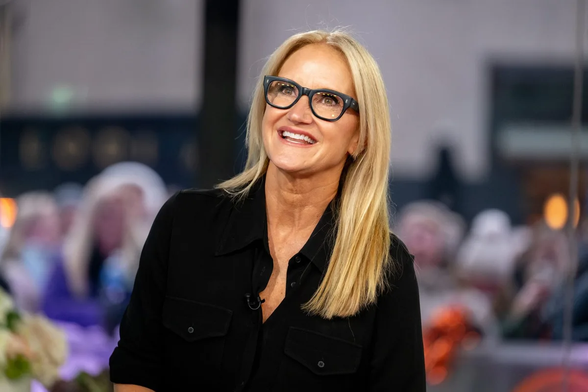 Multimillionnaire podcaster Mel Robbins says she learned the secret to spotting the most influential person in the room when she was a waitress