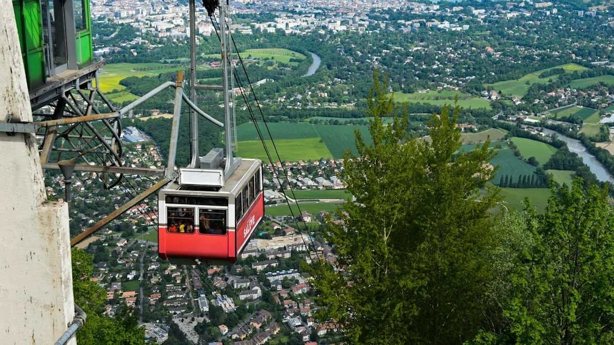 Aufstand in französischem Bergdorf - Illegale Camper legen Seilbahn lahm