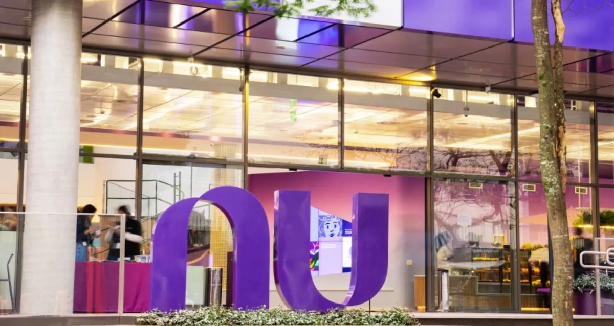 Nubank (ROXO34): Lucro dispara 49% e chega a US$ 1 bi pela primeira vez na história; ação salta 10%