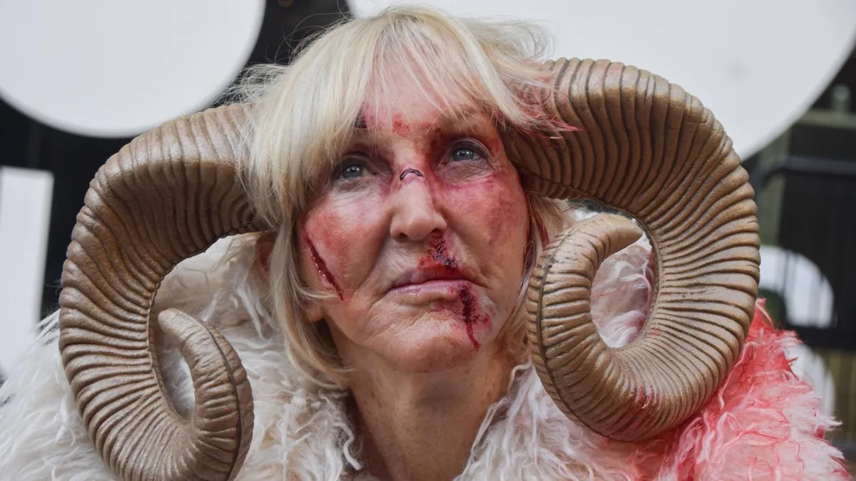 Interview: Peta-Aktivistin Ingrid Newkirk: „Es soll an einen Horrorfilm erinnern“
