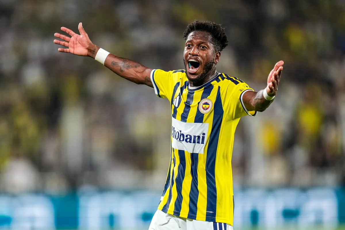 Atlético-MG anuncia contratação do volante Fred, ex-Manchester United