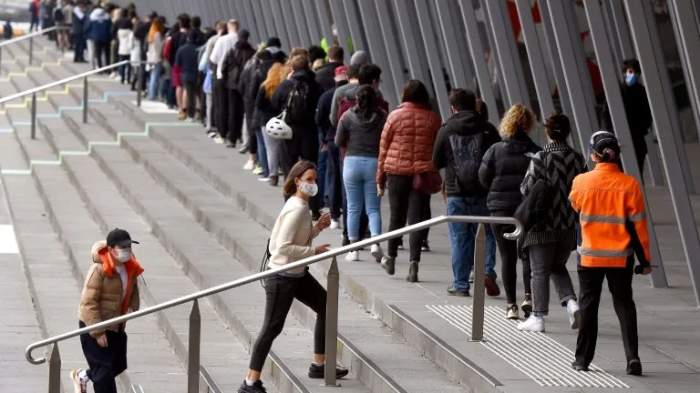 Des offres d'emplois qui s'écroulent jusqu'à 31%, une proportion de CDI qui baisse... Indeed dresse un tableau inquiétant du marché du travail français