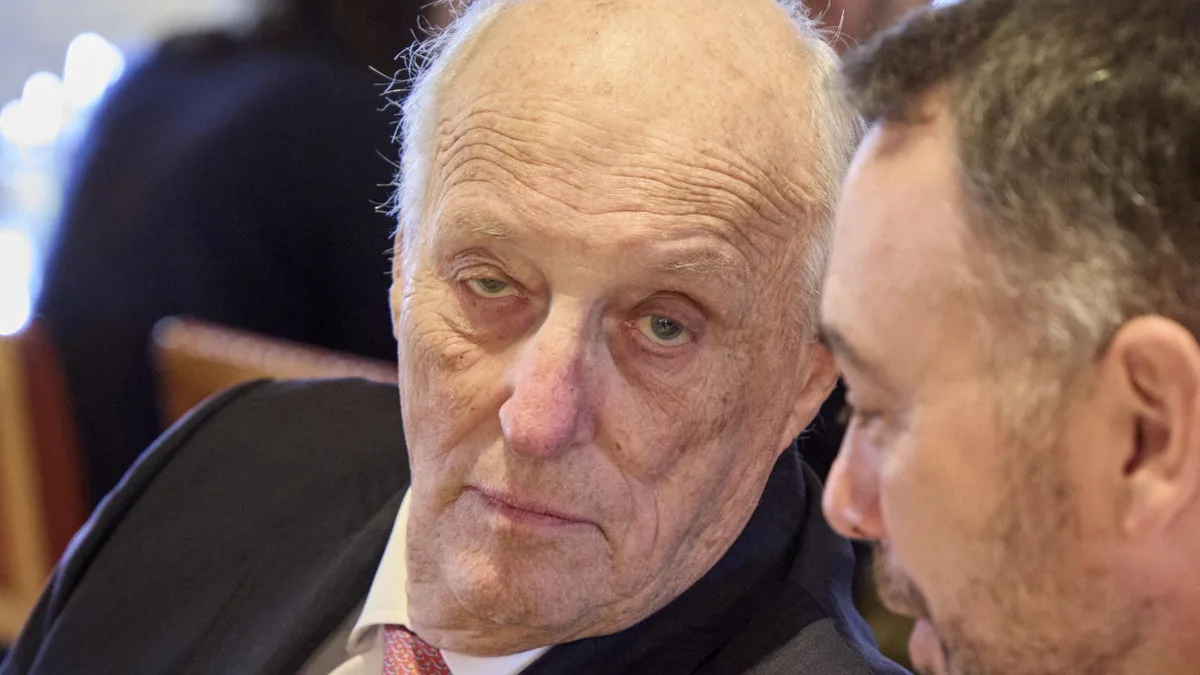 La Familia Real noruega se desplaza al hospital para arropar al rey Harald: de Mette-Marit al chamán Durek Verrett