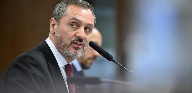 Diretor da PF vê abuso de autoridade e nulidade em ordens de Mendonça