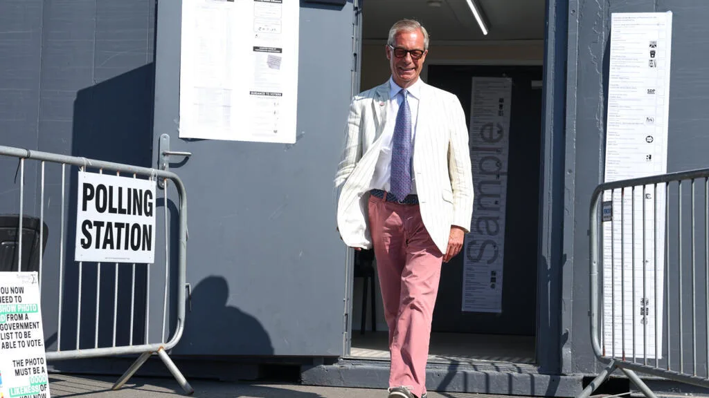 Élection partielle au Royaume-Uni: Nigel Farage, leader du parti d’extrême droite Reform UK, réélu député