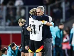 Problemposition beim DFB: Popps riesiges Erbe als "eierlegende Wollmilchsau"