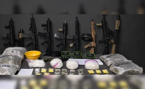Detienen a cinco personas en cateo en Ajacuba, Hidalgo; aseguran 10 armas y droga