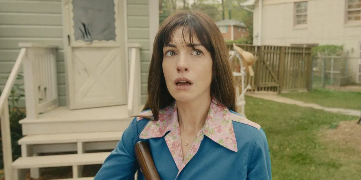 Crítica: O que achamos de ‘O Fim da Rua’, filme de dinossauros com Anne Hathaway