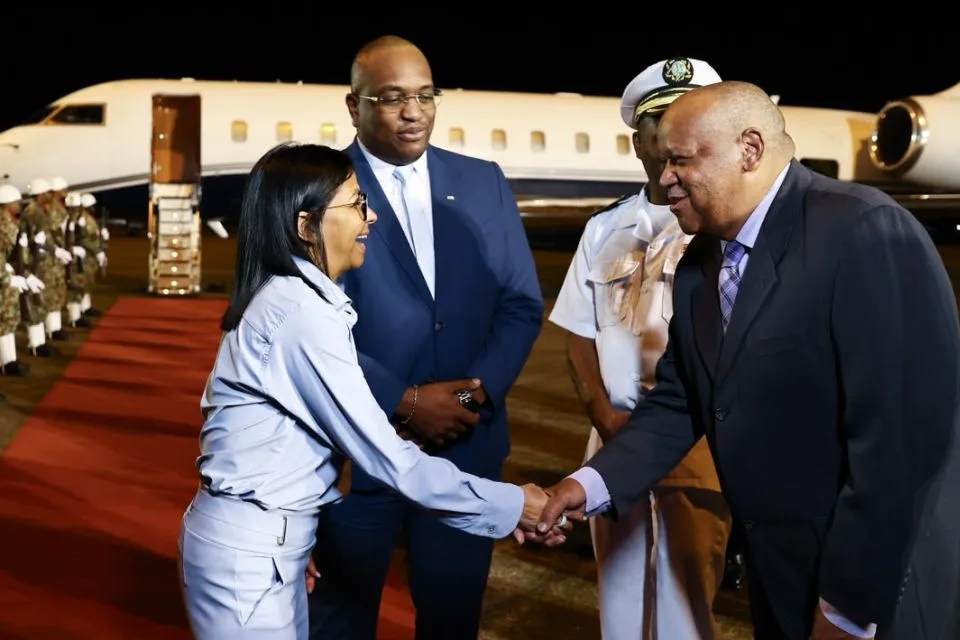 Delcy Rodríguez visita Suriman con el objetivo de estrechar lazos económicos