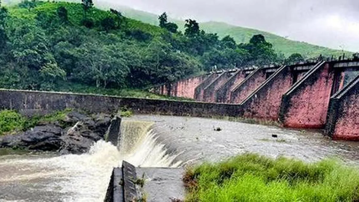 Water level in Mullaperiyar dam stands at 122.70 feet