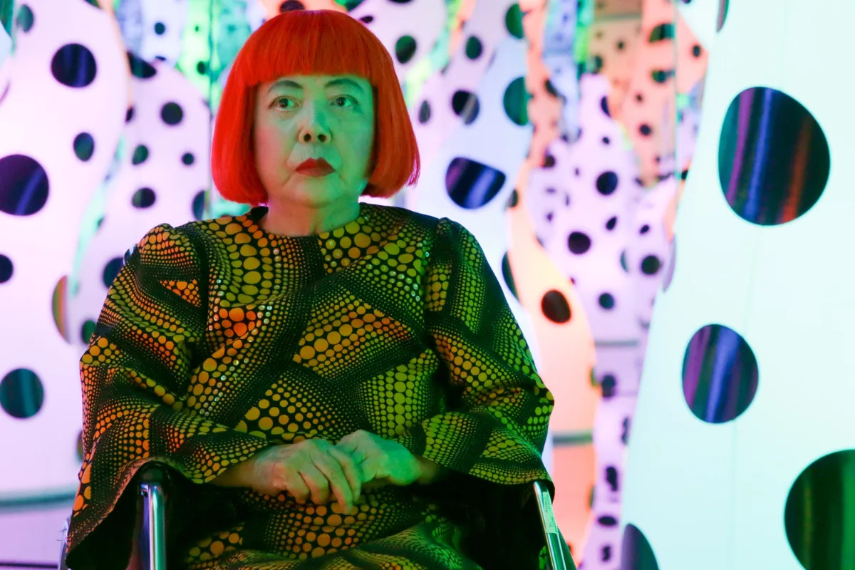 Além das bolinhas: Yayoi Kusama usou nudez e "orgias" para protestar