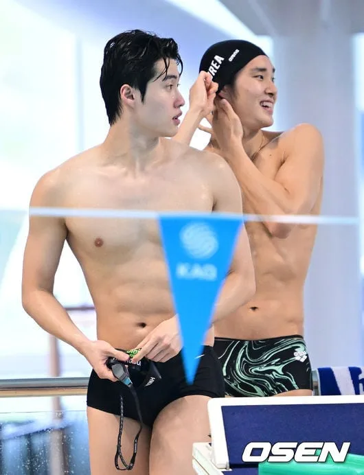 [사진]2026 아이치·나고야 아시안게임 D-30 공개 훈련 나서는 황선우-김우민
