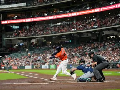 Walker’s 10th-inning 3-run blast lifts the Astros past the Mariners 10-7
