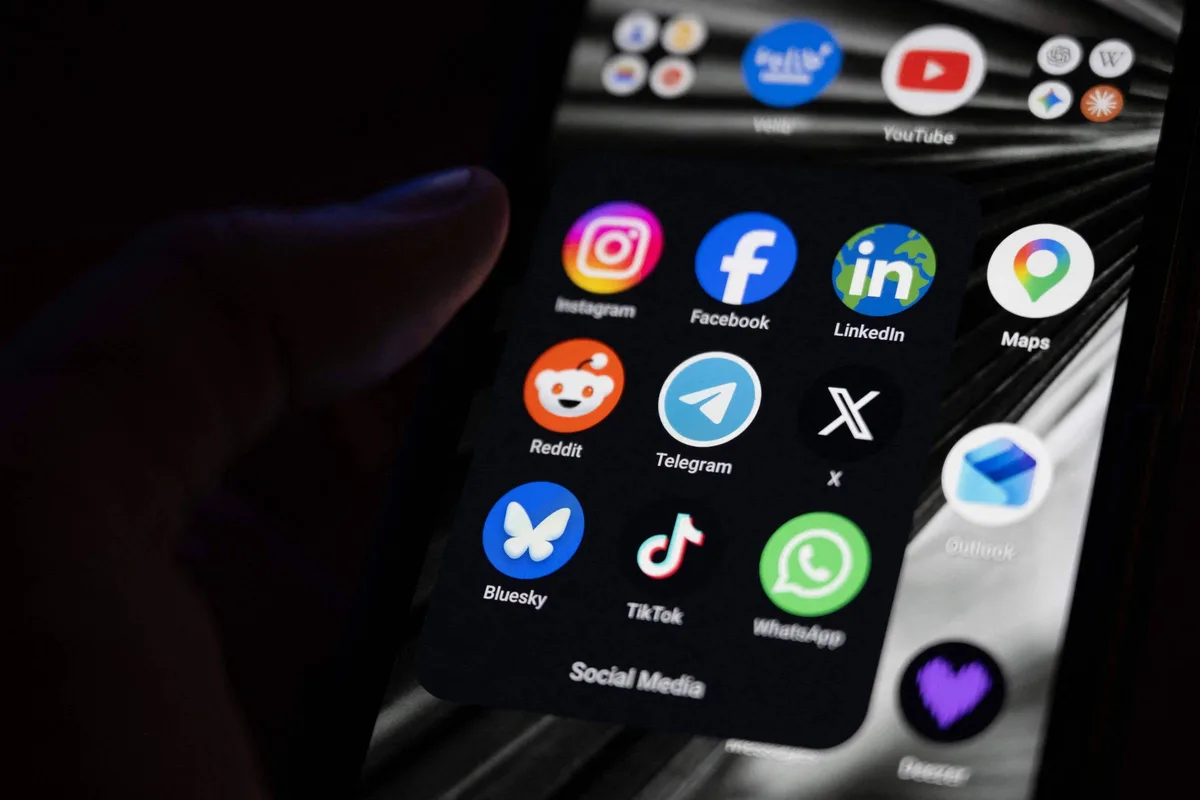 Uso de redes sociais por menores aumenta na Austrália após proibição