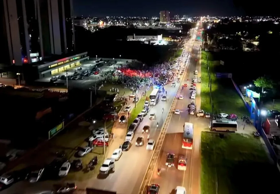 Trânsito fica congestionado na Via Verde devido ao debate do ac24horas