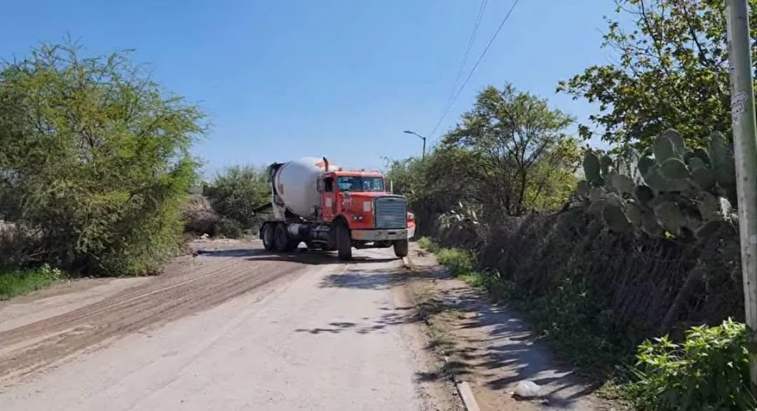 ‘Más de tres años sin banqueta’: vecinos de la colonia Jardín piden intervención de las autoridades en Saltillo