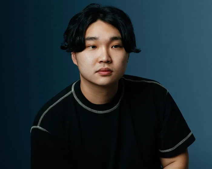 Li Jin Hao: Falling from a Moon review – comedy’s Mr Nostalgia is now the man of the moment