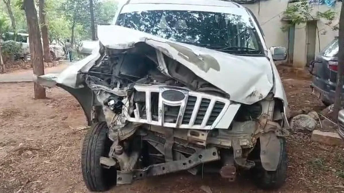 Red sanders smugglers ram forest patrol vehicle during high-speed chase, four injured