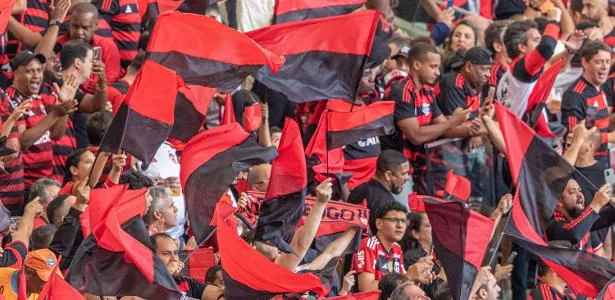 Mauro: Corinthians? Diferente foi torcida do Flamengo em momento de dívida