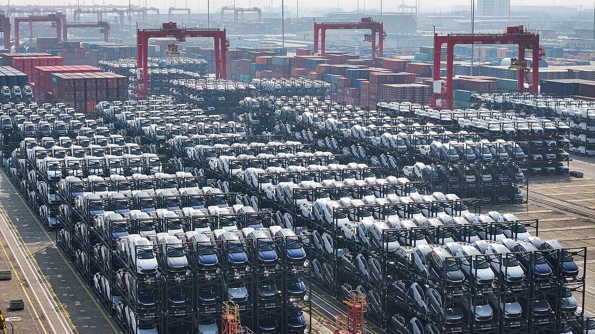 Ultimato à China: Bruxelas exige cortes em híbridos para travar défice diário de mil milhões