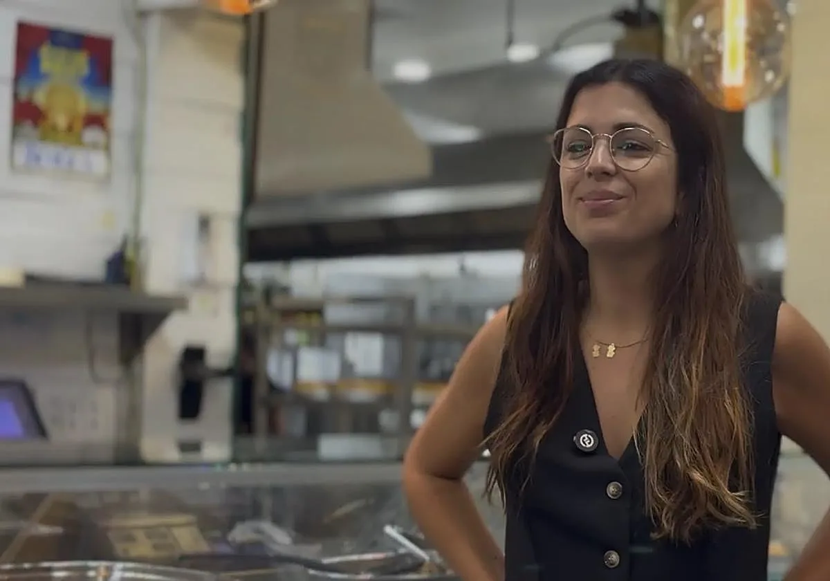 Rocío Campos, encargada de Comidas Caseras Pepi: «En un fin de semana vendemos más de 300 tortillas de patatas»
