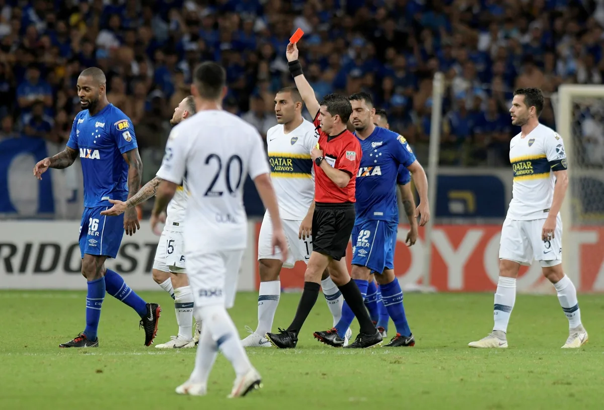VAR de Flamengo x Cruzeiro entrou para história das Copas e esteve em polêmica de 2018
